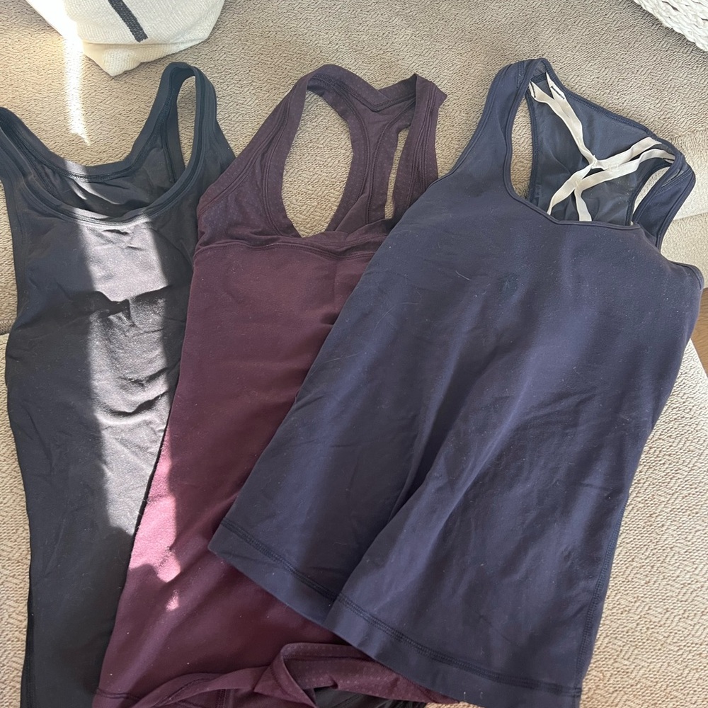 Set of 3 Lululemon tanks - size 4